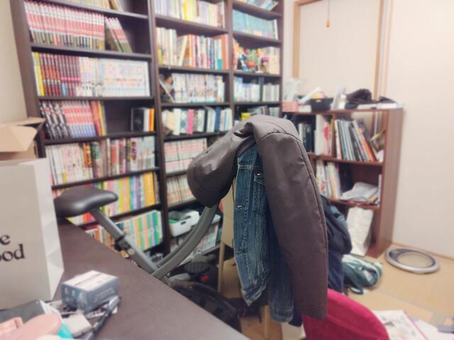 汚部屋に成り果てた和室の大物を処分！ハンガー代わりの代わりのフィットネスバイク