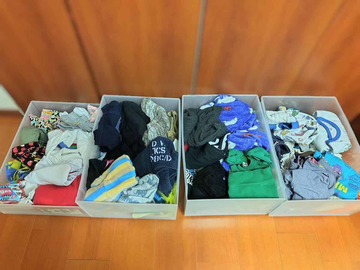 子供服の衣替え、ぐちゃぐちゃの引き出し