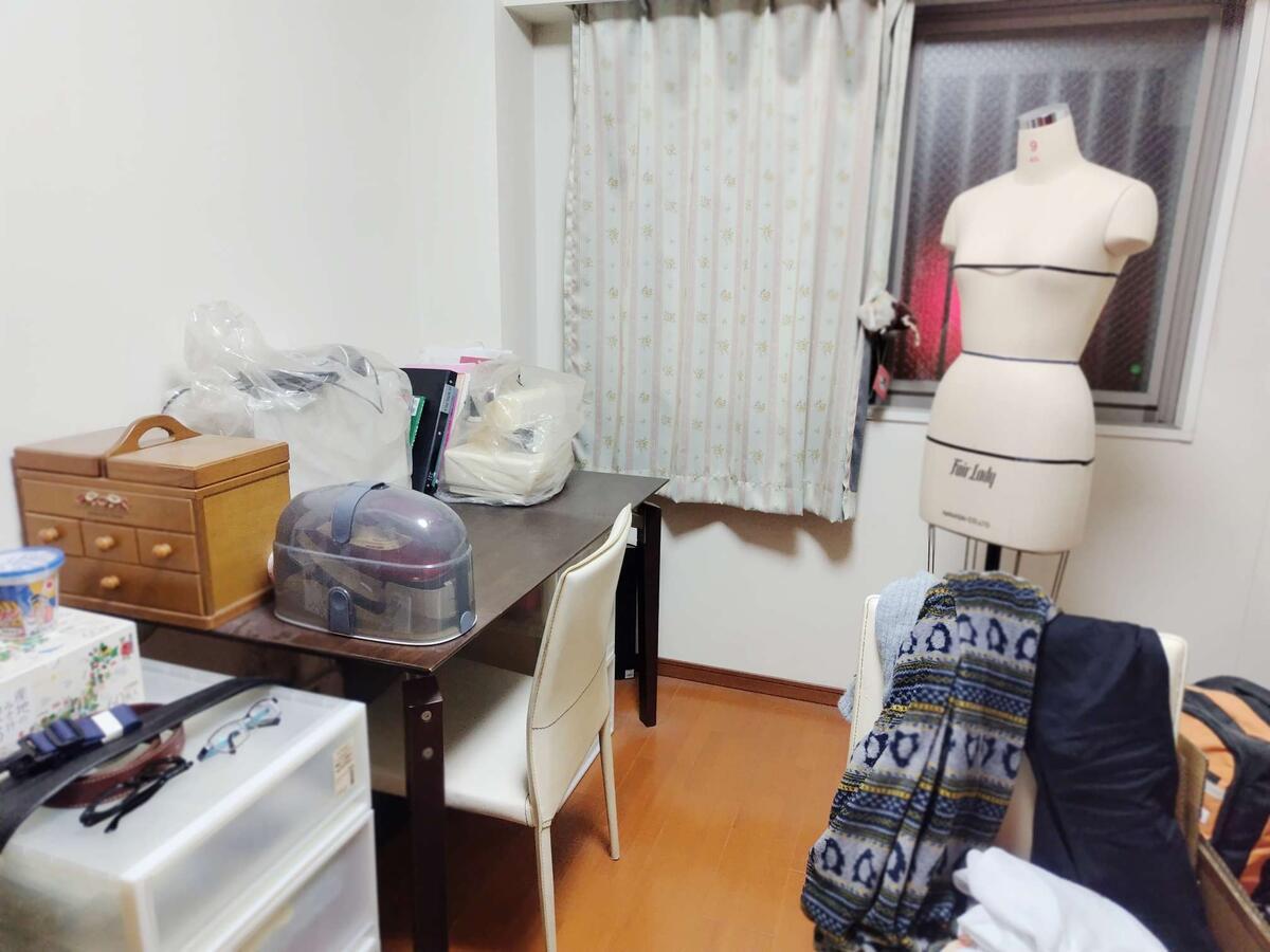 デスクチェアの処分後、奥に行けそう！