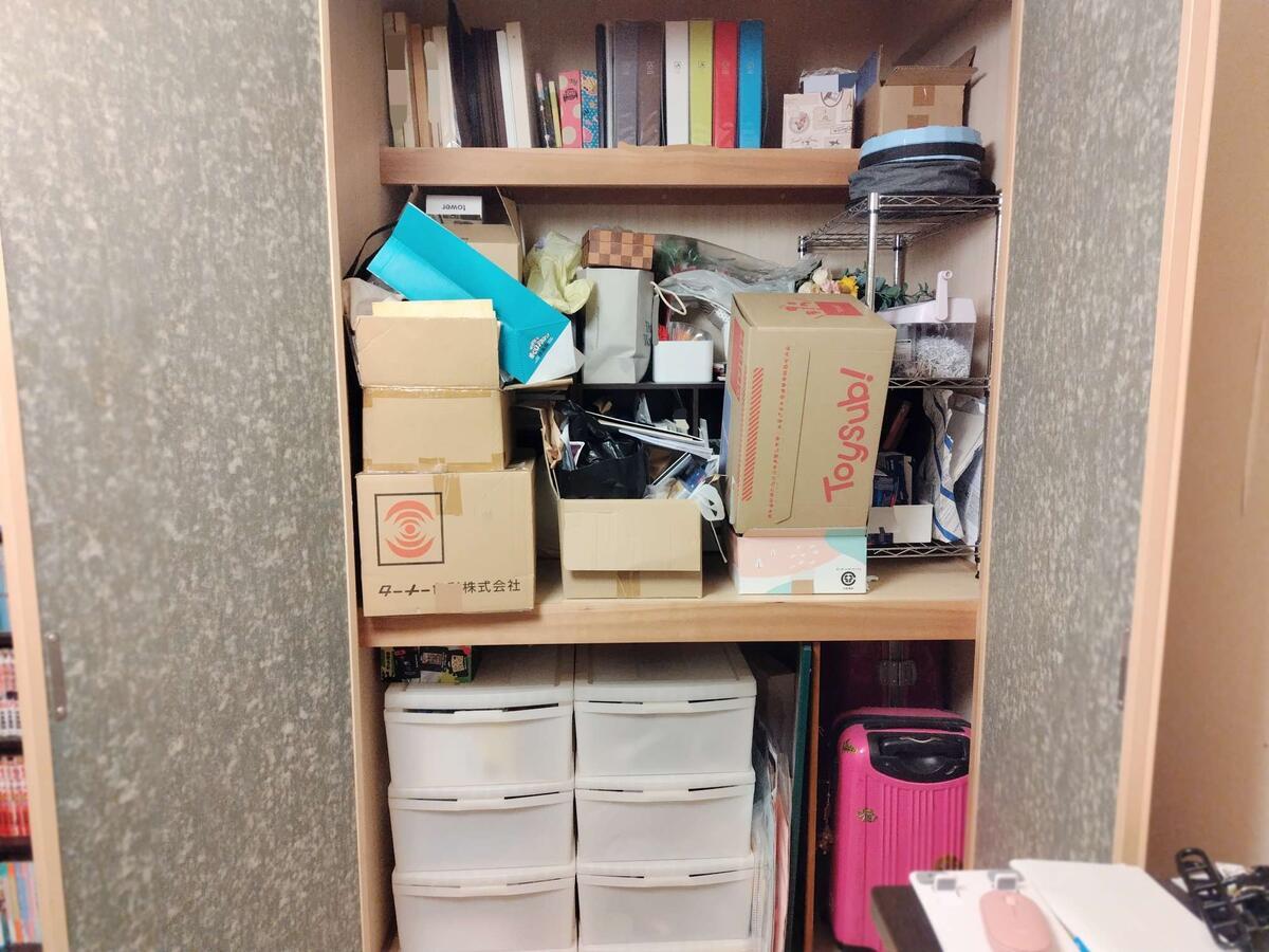 ぐちゃぐちゃな押し入れ