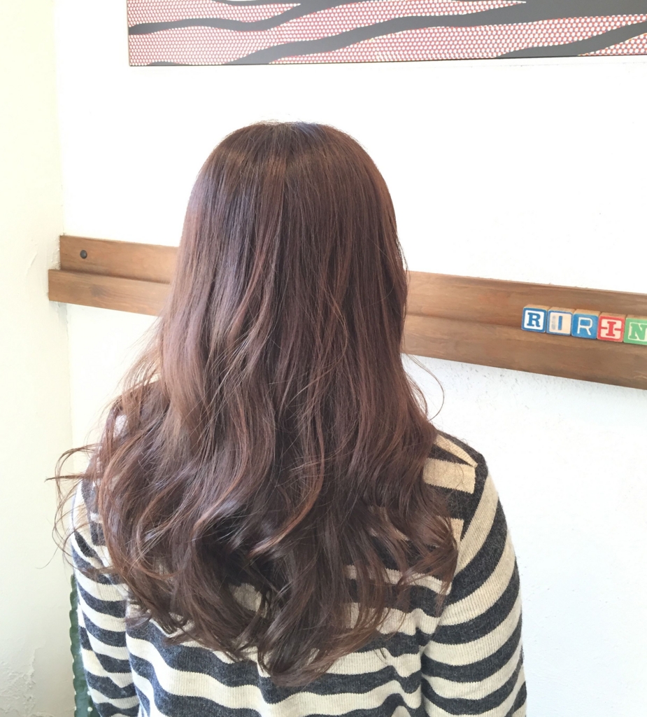 モノトーンアッシュ ロングレイヤースタイル 八尾市 美容室