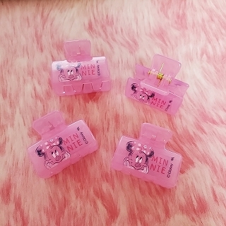 ディズニーのヘアクリップ こんなにかわいいのにセリアだと4個で驚きの100円 ベイビーーズ ママのトレンド