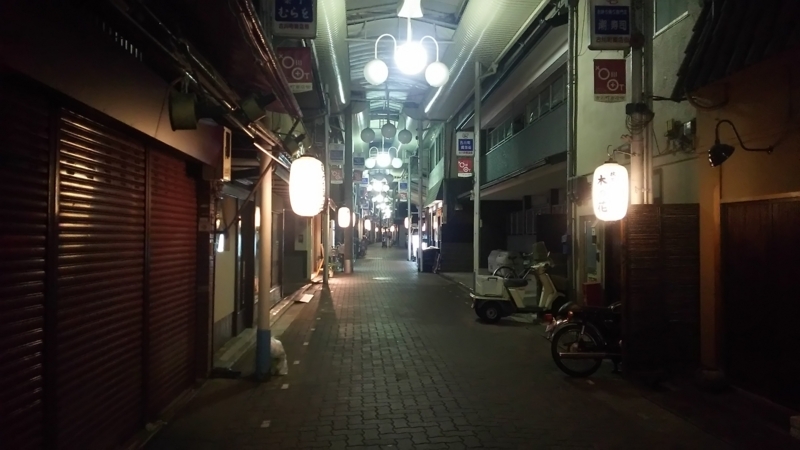 夜の古川商店街。河原町の喧騒とは無縁です f:id:risalogue:20170713175526j:plain