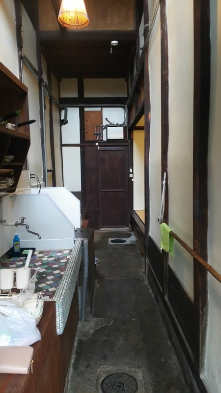 懐かしい雰囲気の町家の台所 f:id:risalogue:20170713180336j:plain