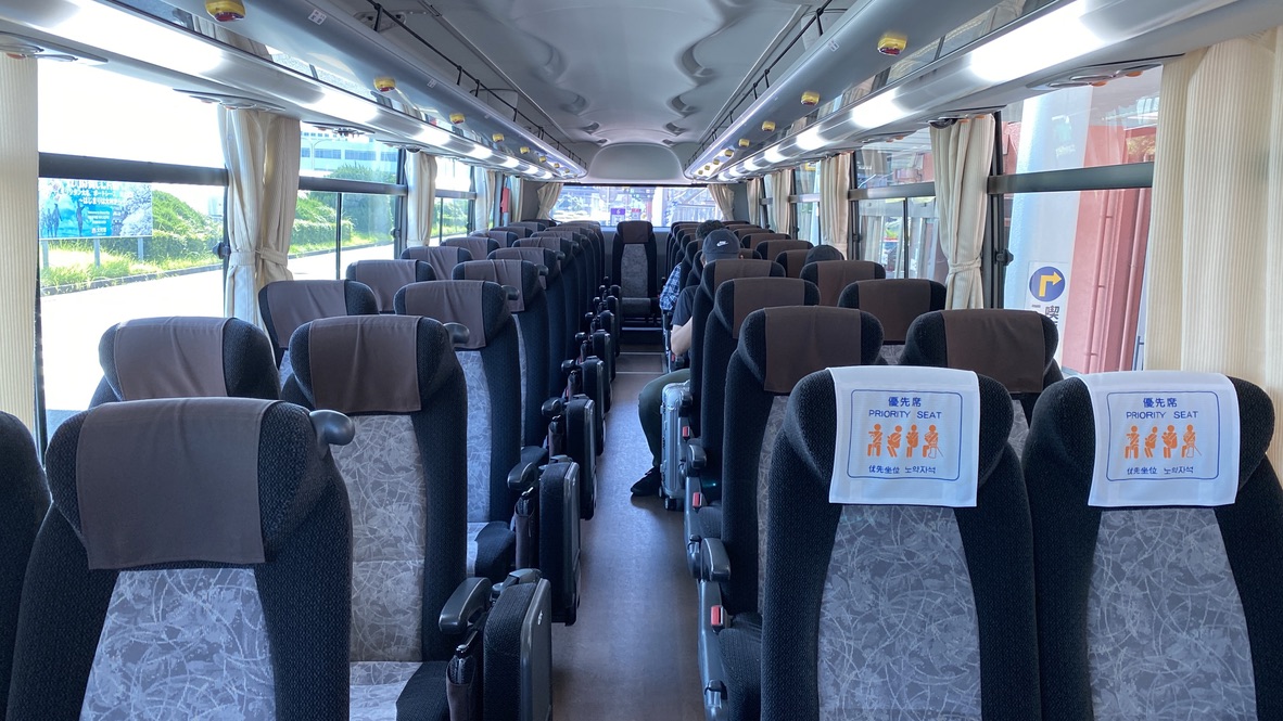 リムジンバス車内
