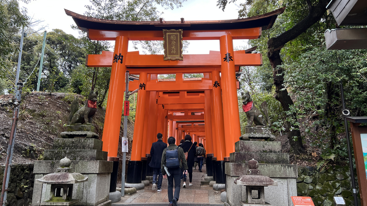 お山巡りルートの入口