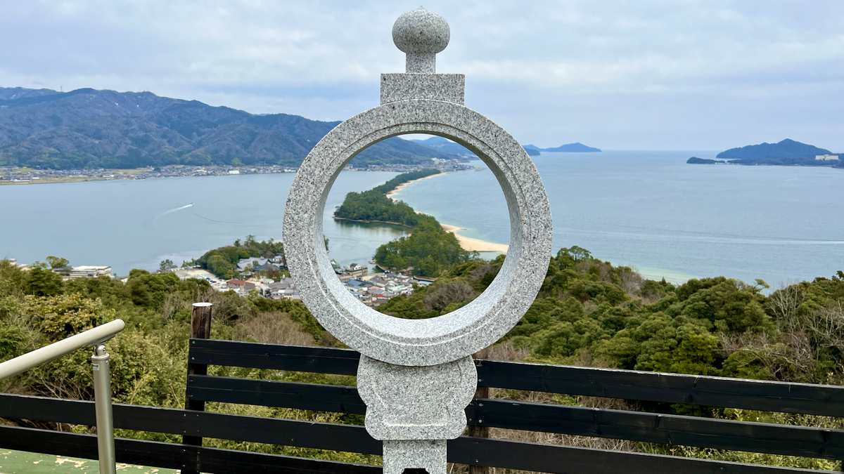 知恵の輪灯籠