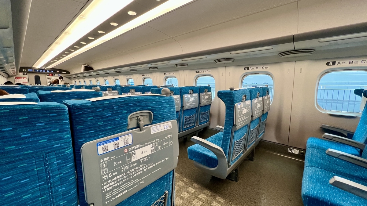 新幹線自由席車両の様子