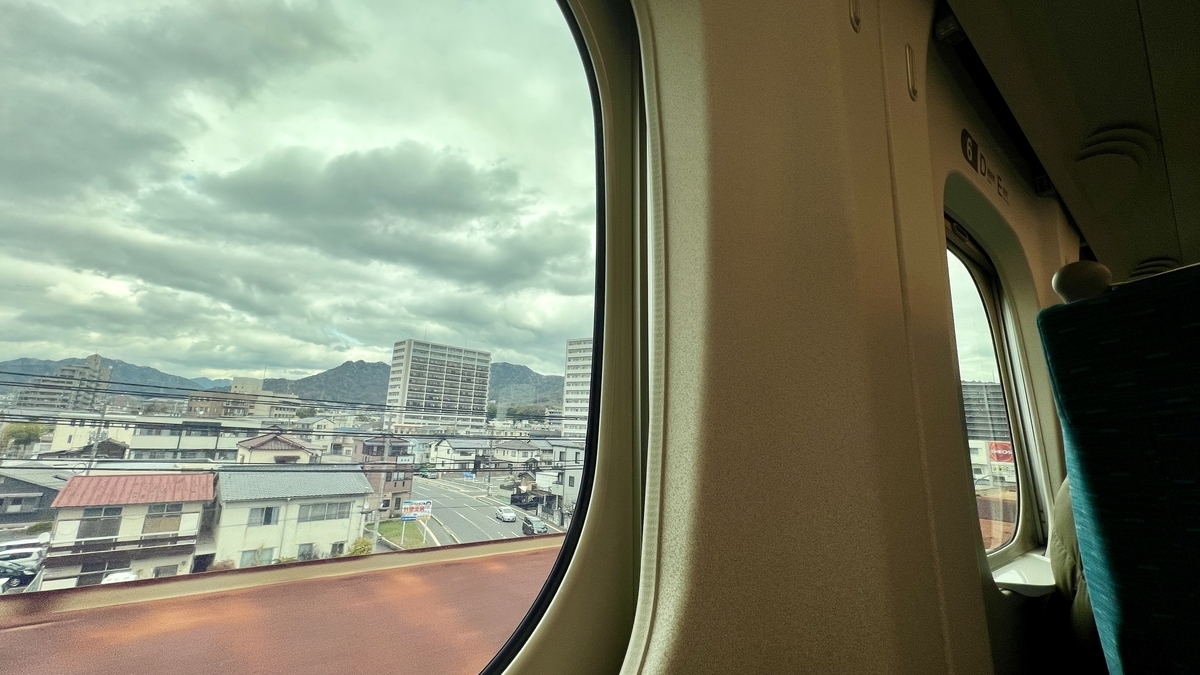 新幹線の車窓から