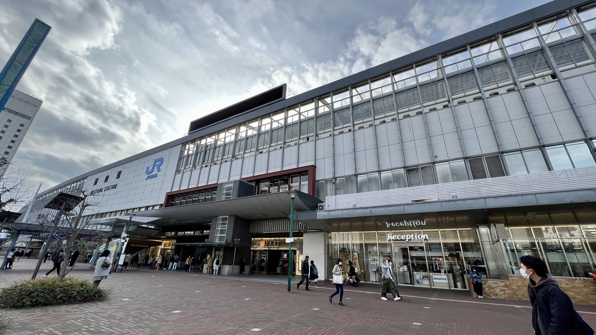 岡山駅舎と駅前の様子