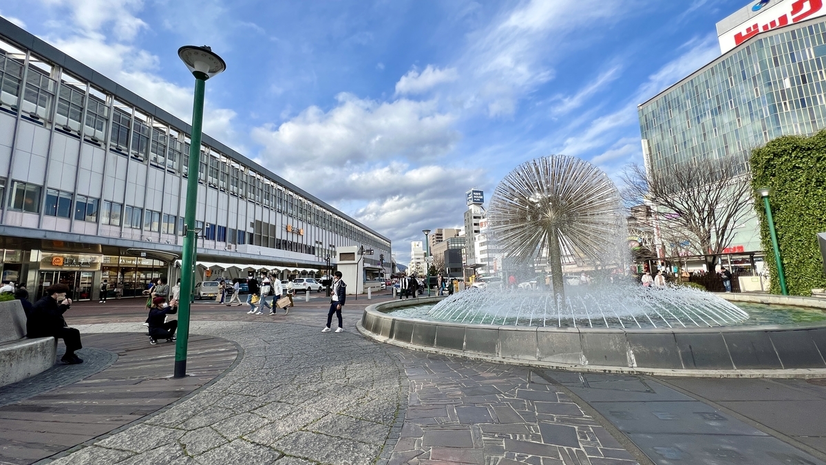 岡山駅舎と駅前の様子