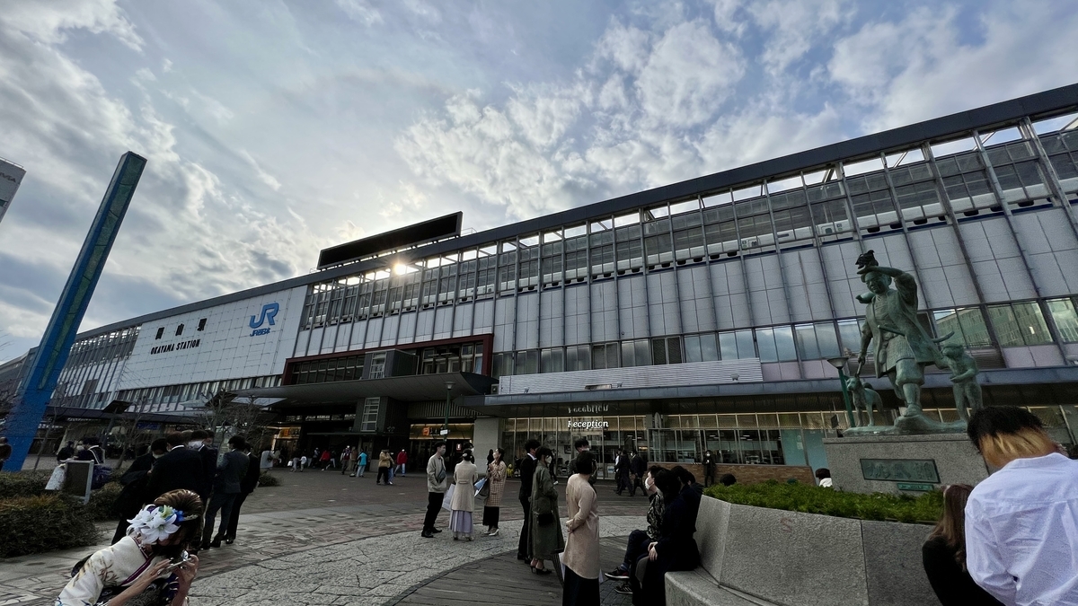 岡山駅舎と駅前の様子