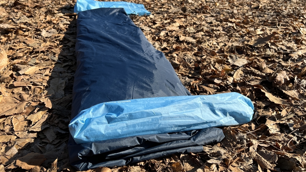 クロノスドームのポールを使って巻いていく