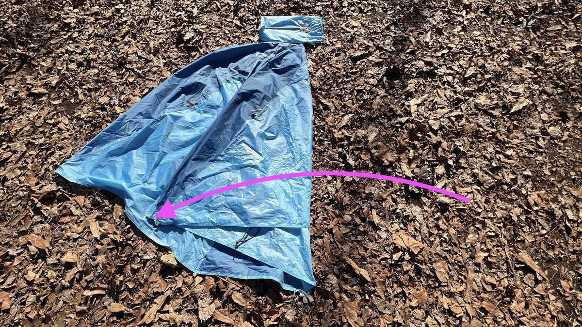 右側を縦方向に折りたたむ