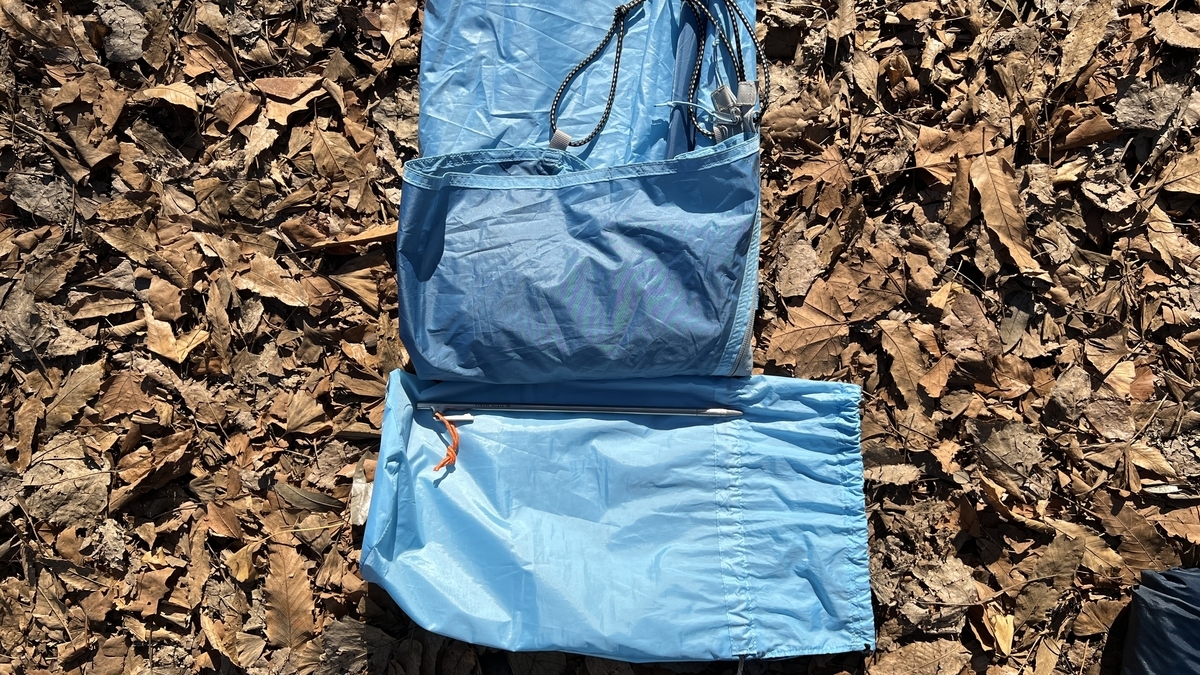 フライシートと収納袋とのサイズ感もぴったり