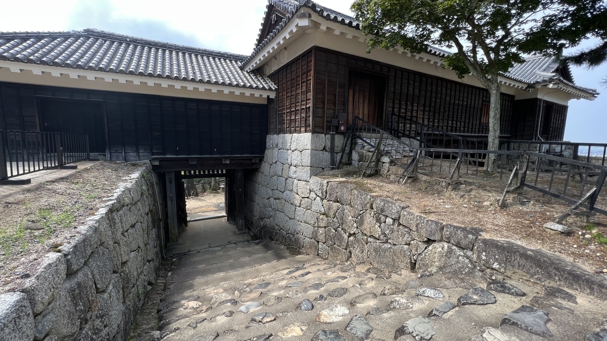 隠門続櫓