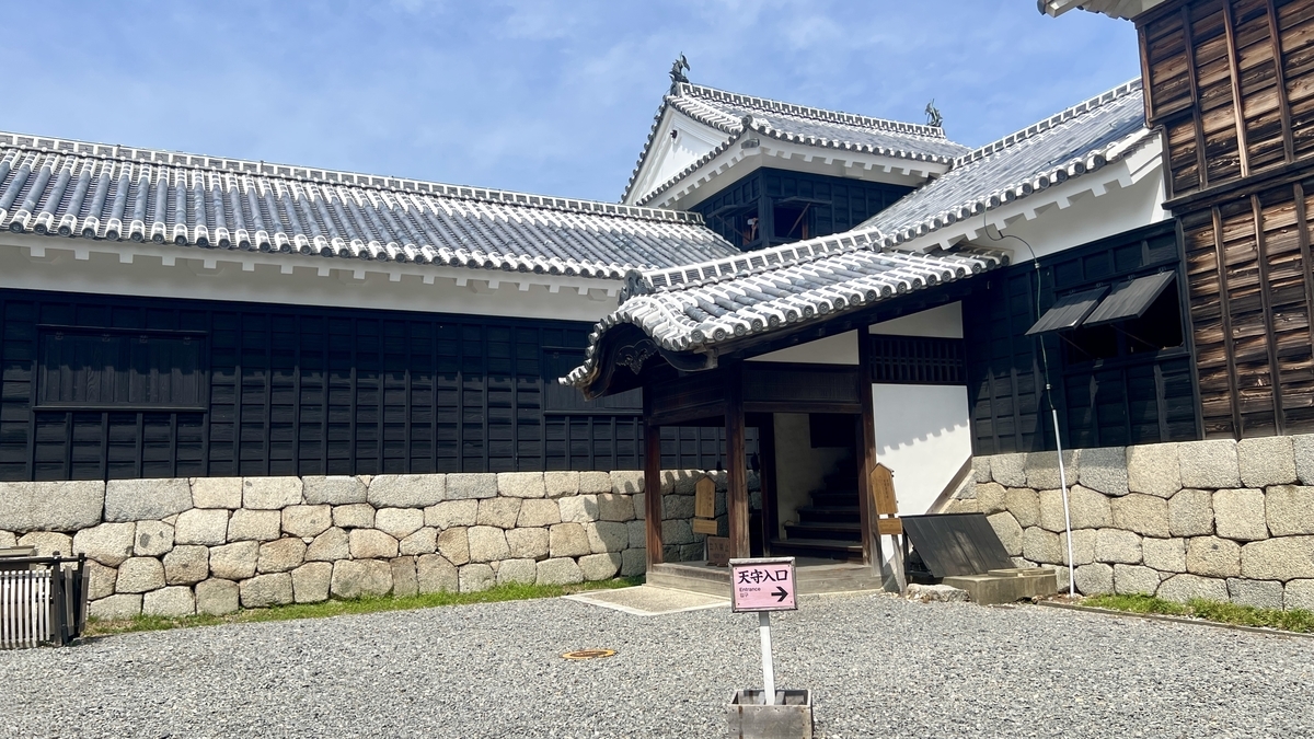天守入り口