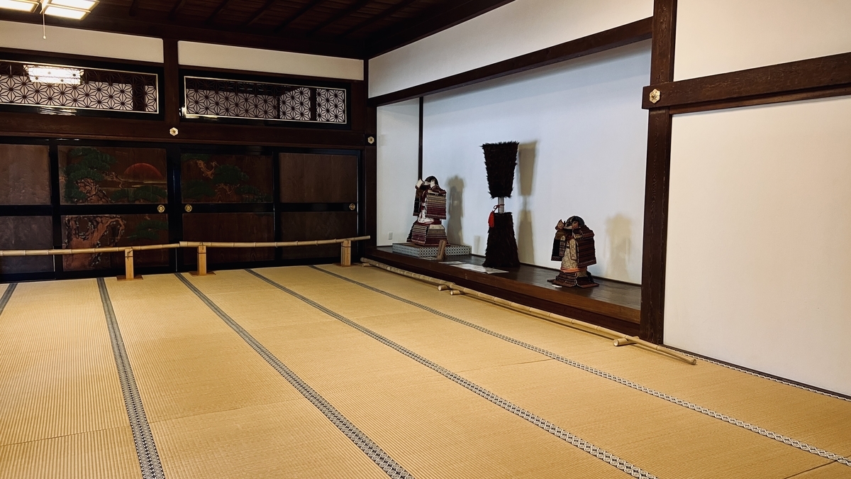 広間と甲冑