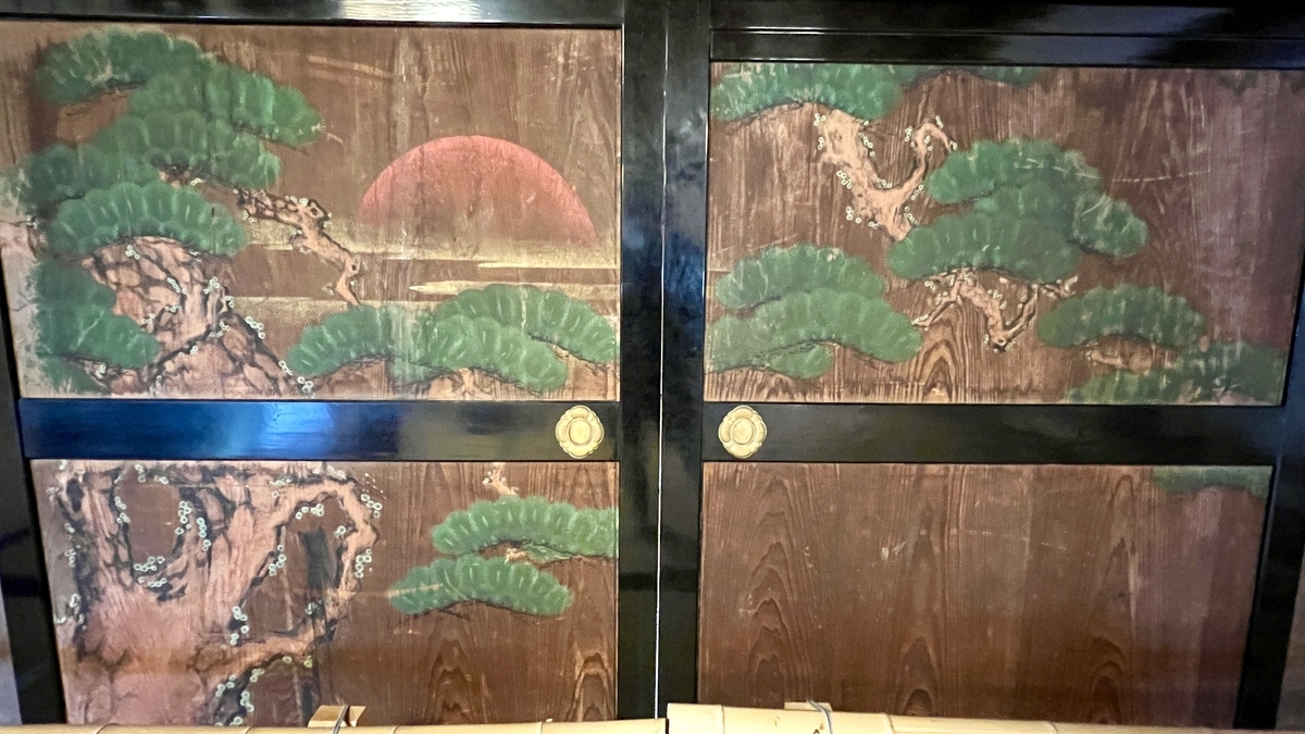 松が描かれた襖