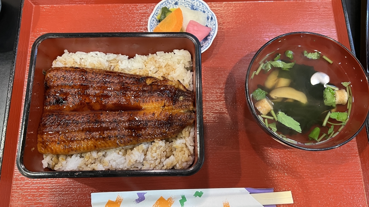 川越の老舗うなぎ店で提供されるうな重（並）とお吸い物のセット