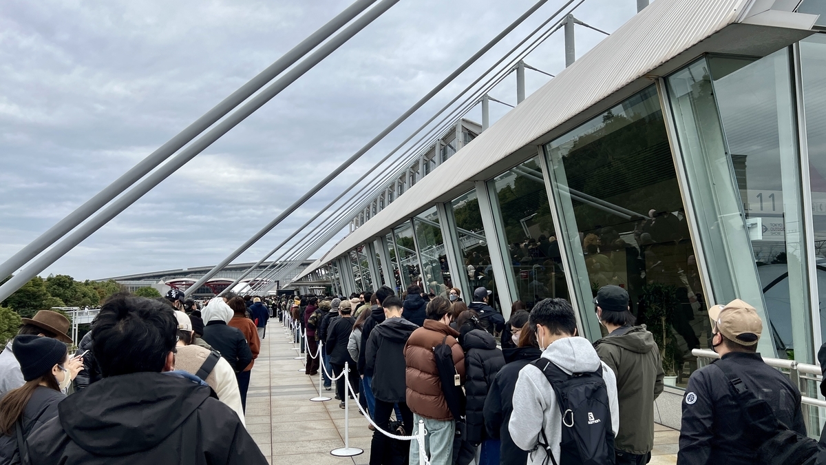 開場時でもこれだけの列が
