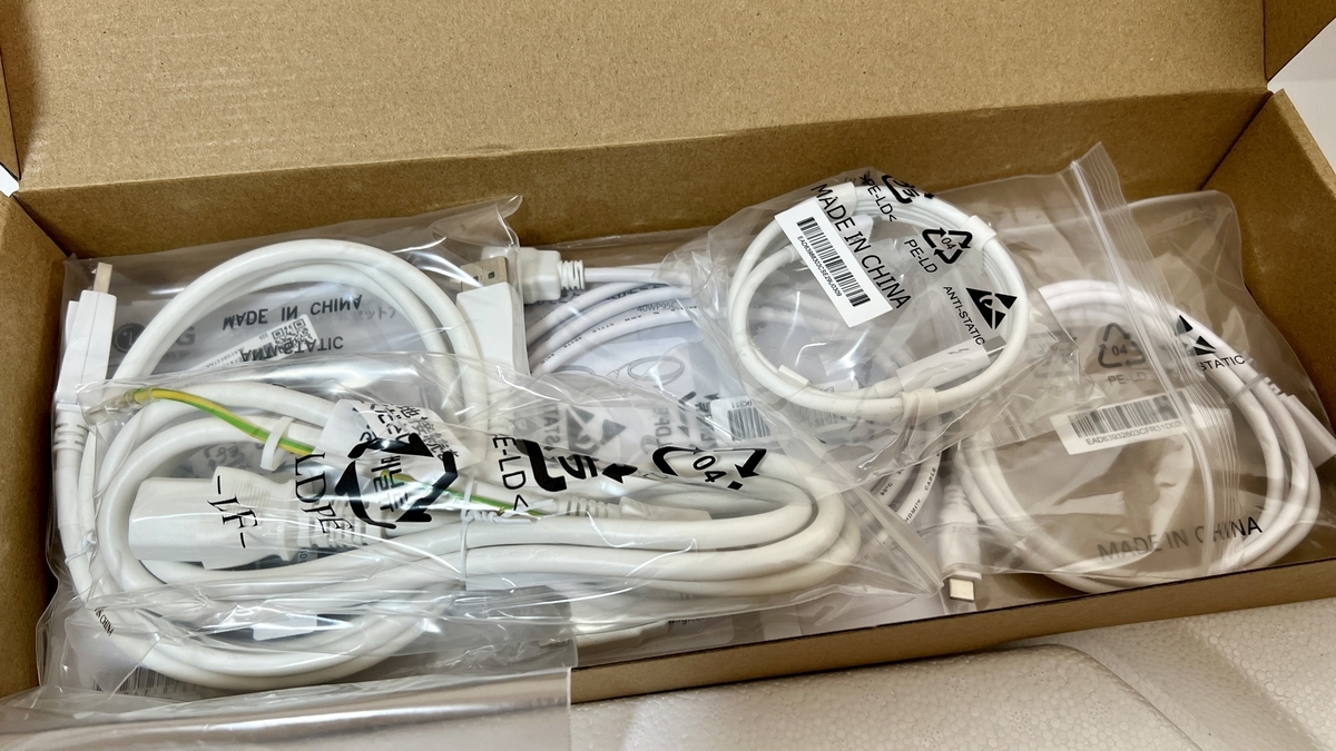 入力に関わるケーブルが全て同梱されている