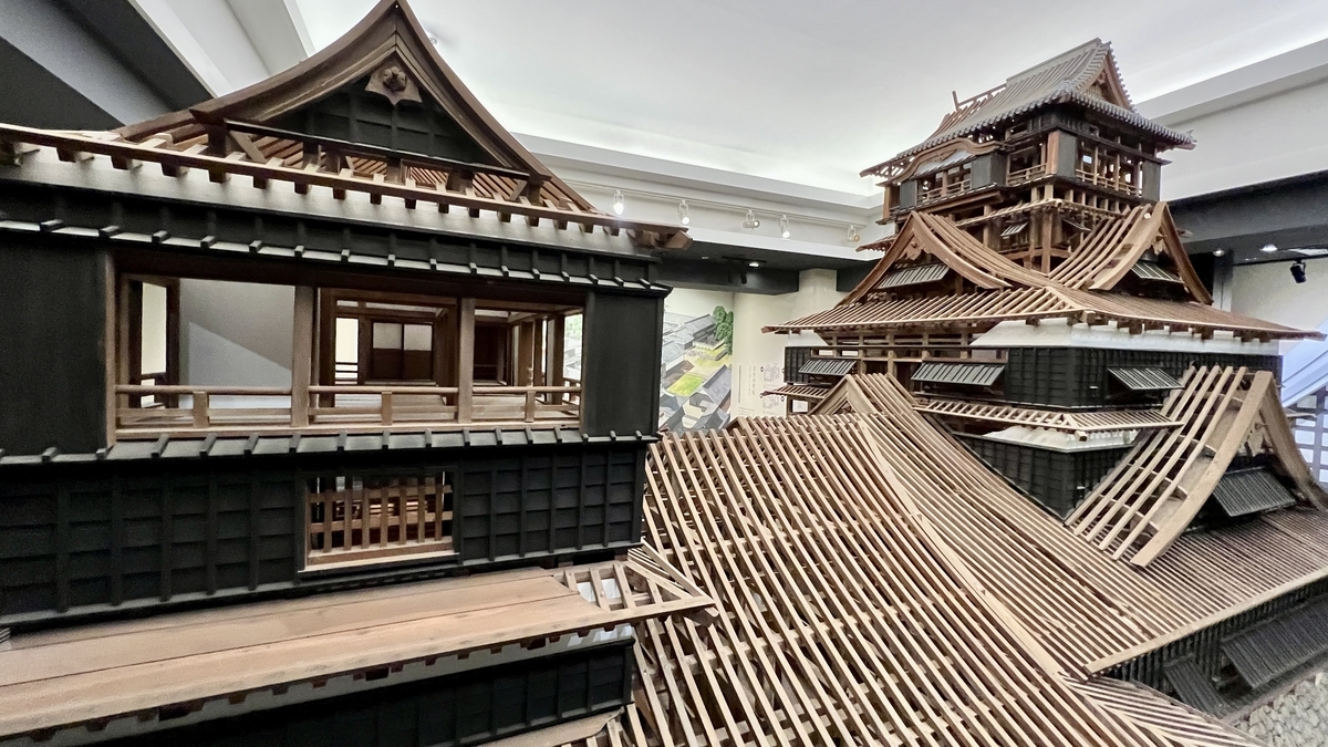 精巧に作られた模型