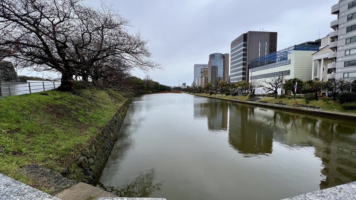 上之橋が架かるお堀