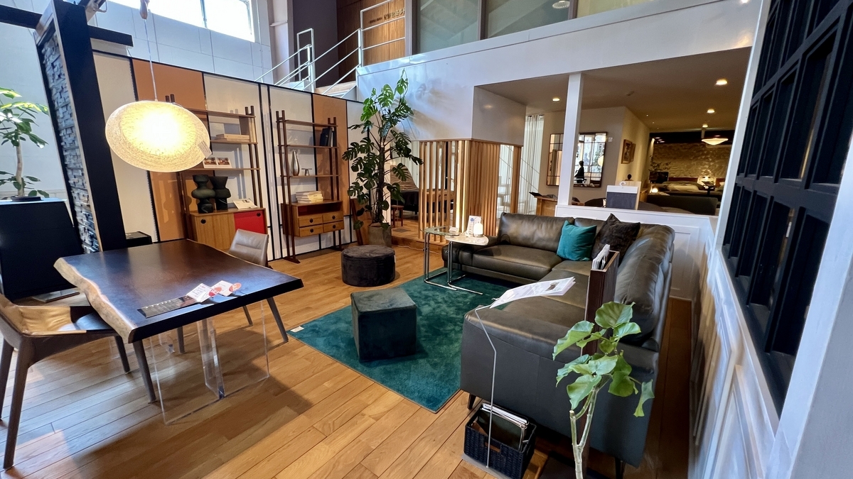 S.H.S 鳥屋野〜広大な敷地におしゃれな家具やインテリアが満載！数々の