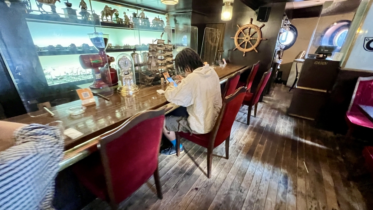 カウンター席