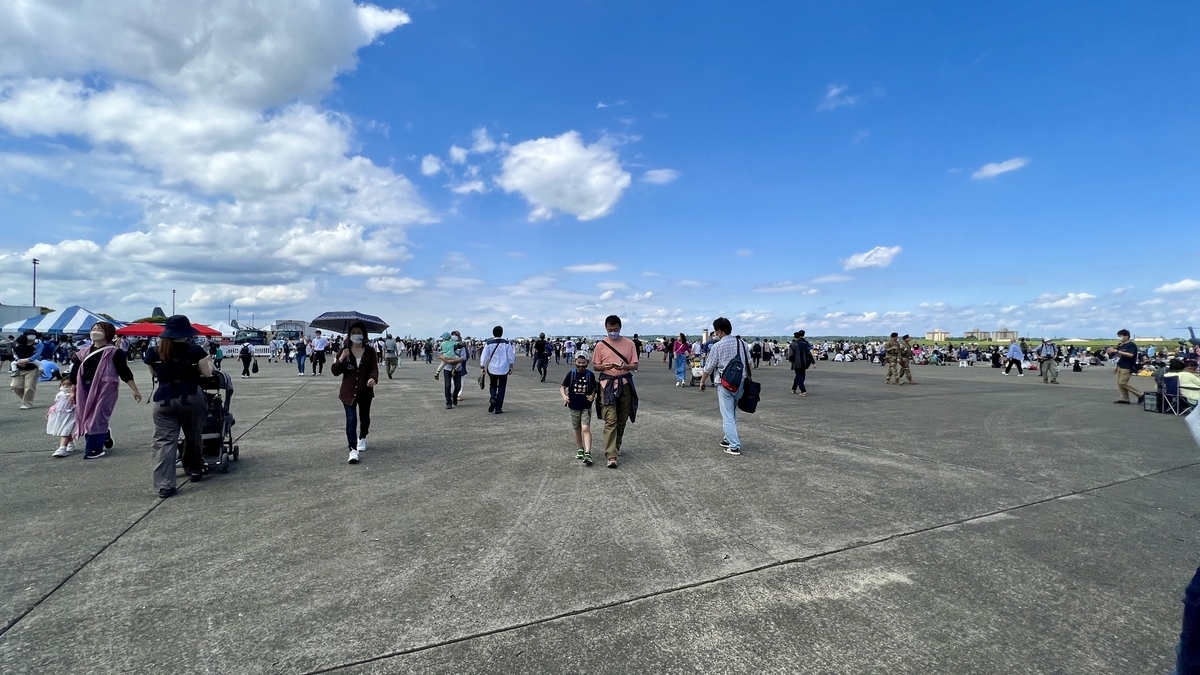 横田基地内の会場