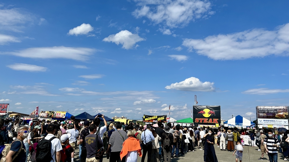多くの飲食ブース