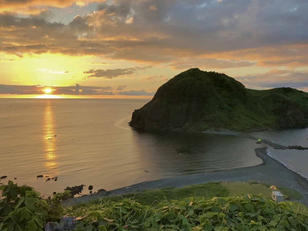 佐渡島最北端の絶景「二ツ亀」を徹底解説！2つの絶景ポイント、言葉を