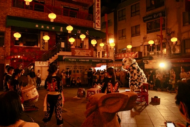 夜のパフォーマンス