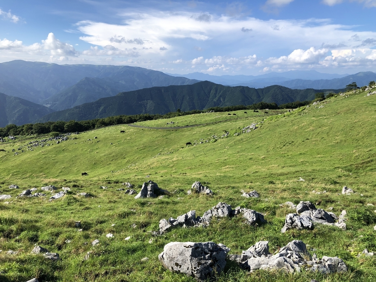 天狗高原と先に見える山々