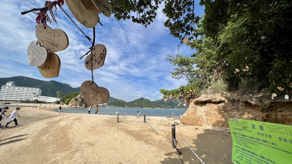 中余島から見たエンジェルロードと青い海の絶景