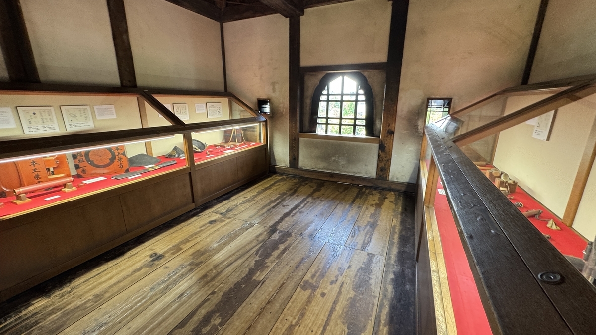 松本城辰巳附櫓 内部展示室と花頭窓