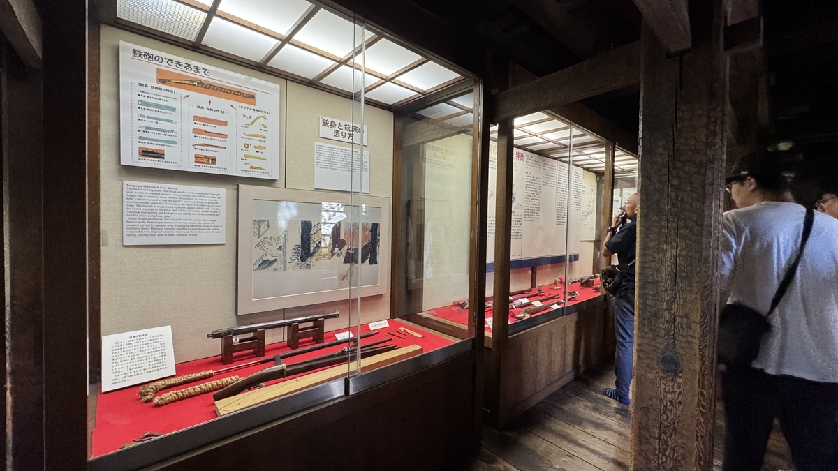 松本城に展示された火縄銃のコレクション