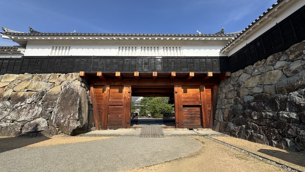 松本城太鼓門枡形一の門 櫓門の正面