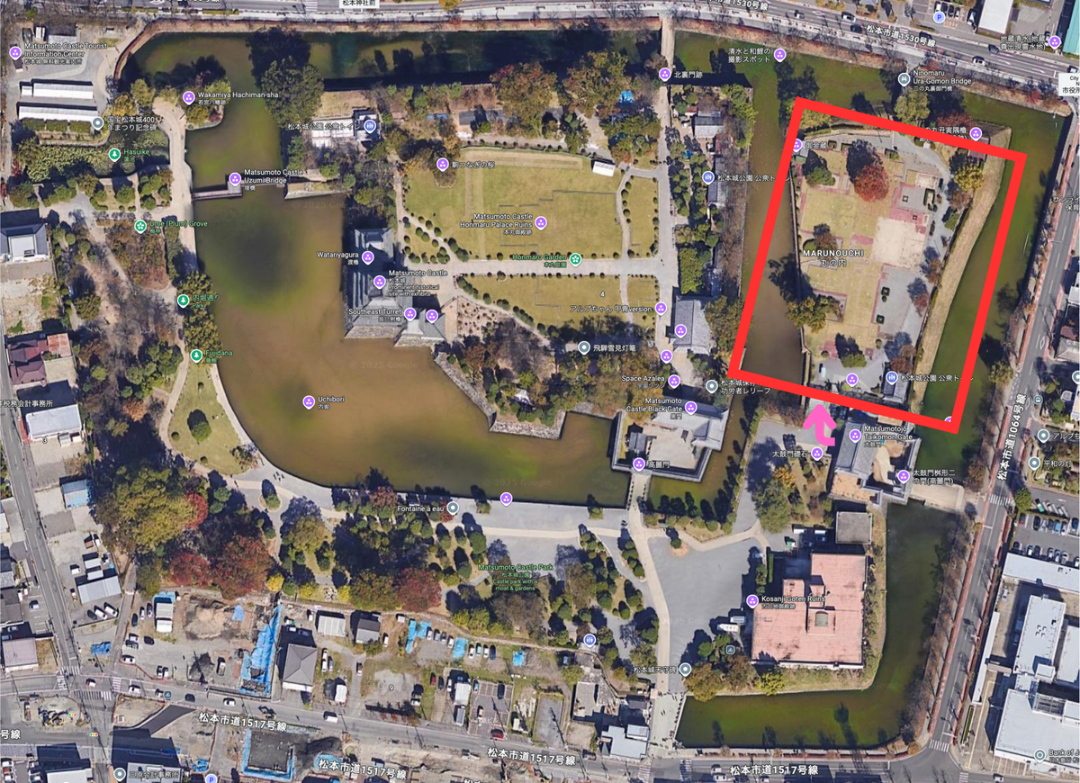 松本城二の丸御殿跡の航空写真 敷地の位置を示した図