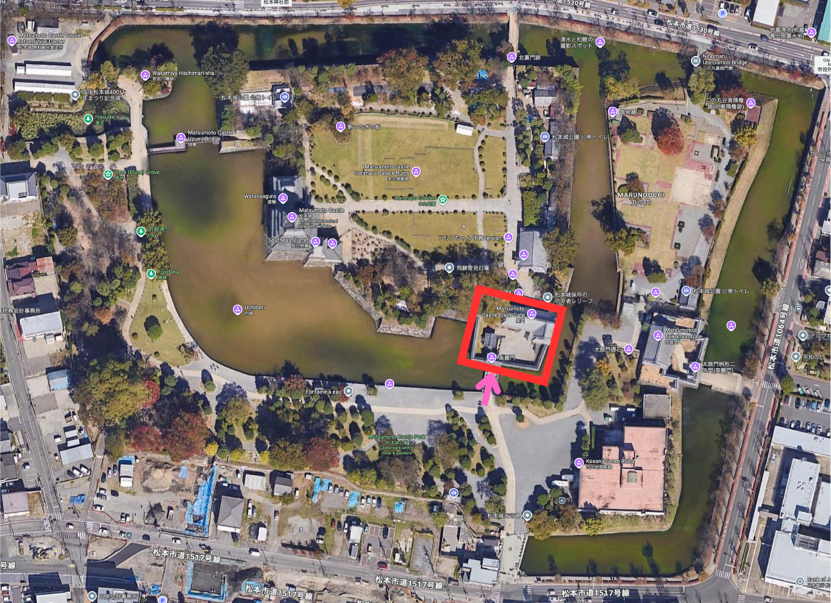 松本城高麗門周辺の位置を示す航空写真