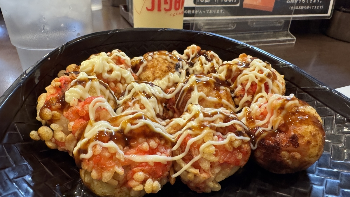 たこ焼き十八番西中島本店のマヨネーズとソースをかけたたこ焼き