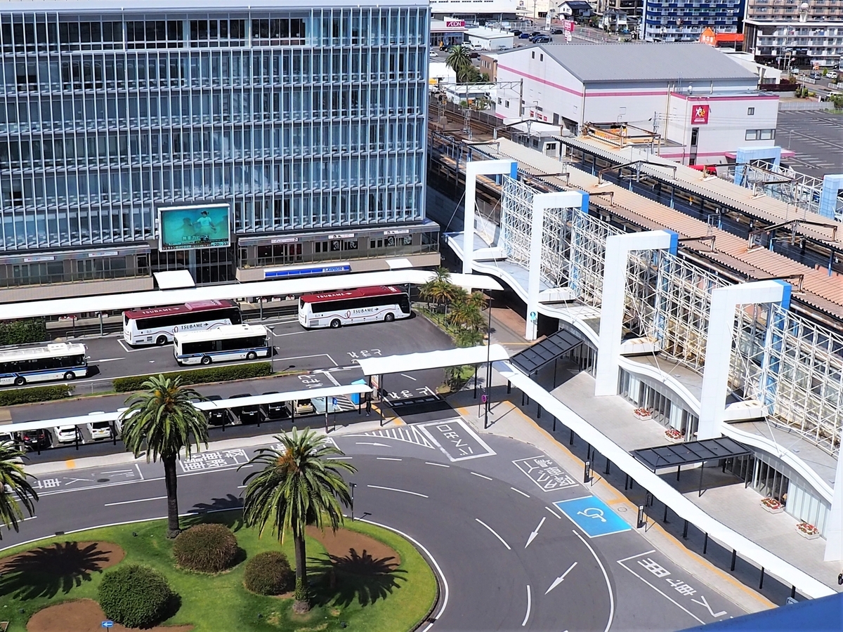 宮崎駅西口のバスロータリー全体を見下ろした風景