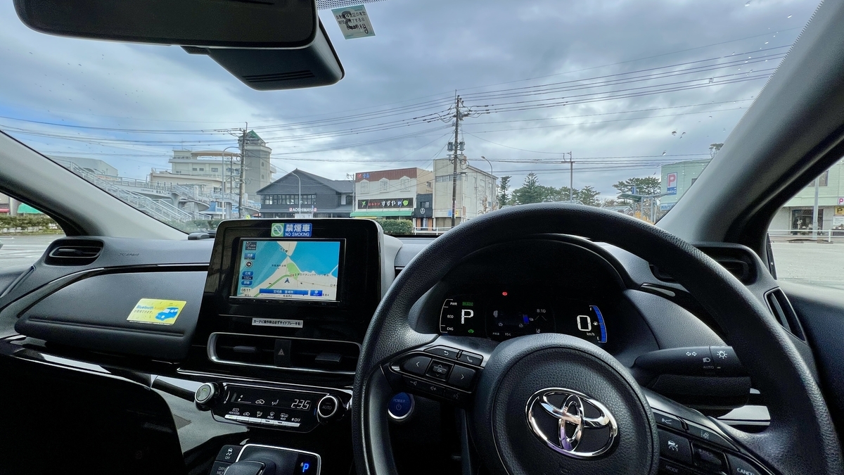 車の車内から見える宮崎市街のドライブ風景