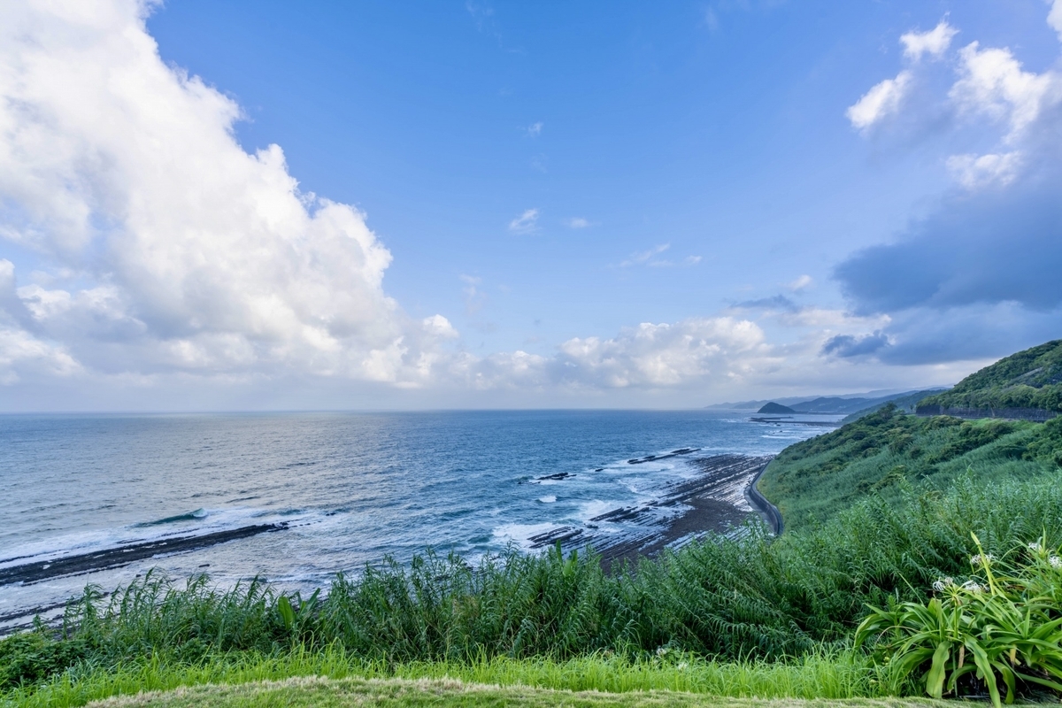 「海岸風景」 宮崎・堀切峠ガイド｜太平洋の大パノラマと鬼の洗濯板が広がる絶景
