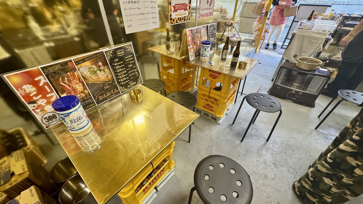 ビールケースを使った店内テーブル席