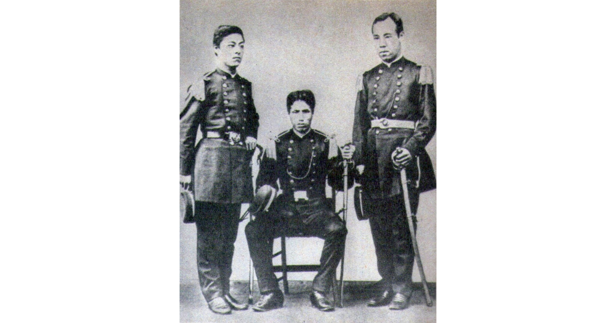 明治時代の制服姿の警察官たち