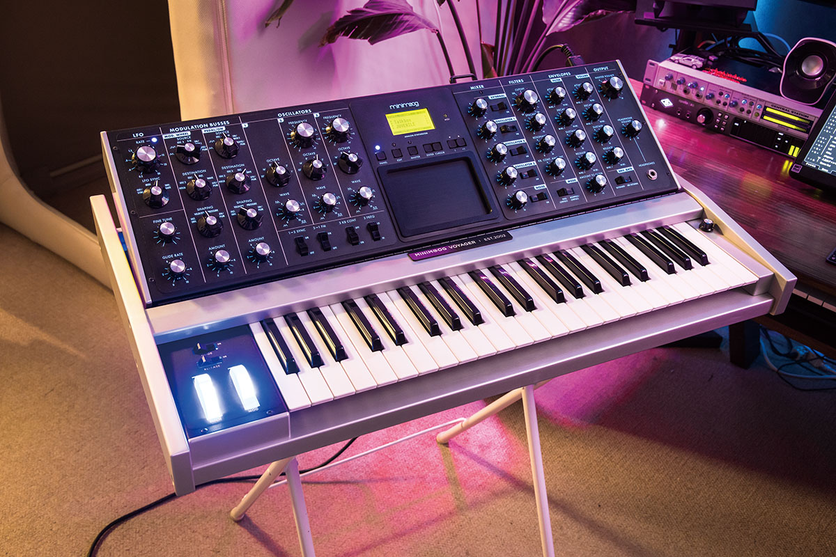 JUVENILE × MOOG Minimoog Voyager 〜音の太さを実感できる一生