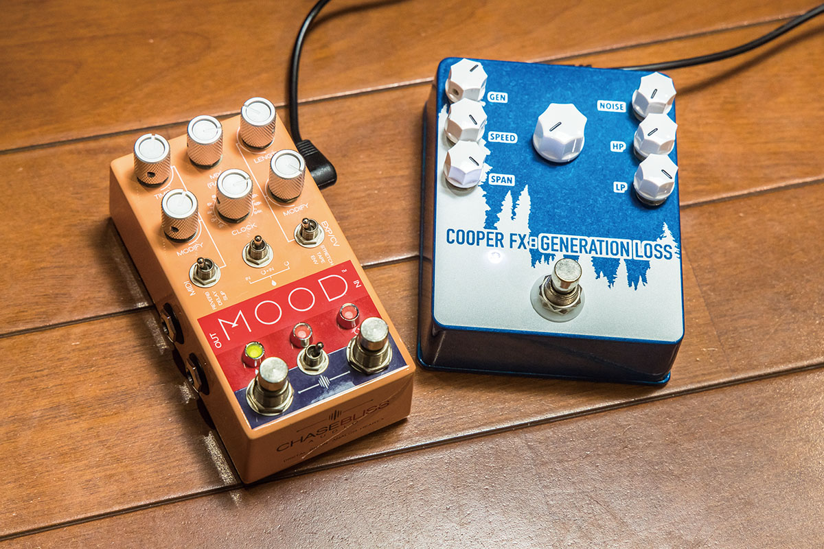 CHASE BLISS AUDIO Mood（写真左）、COOPER FX Generation Loss（同右）