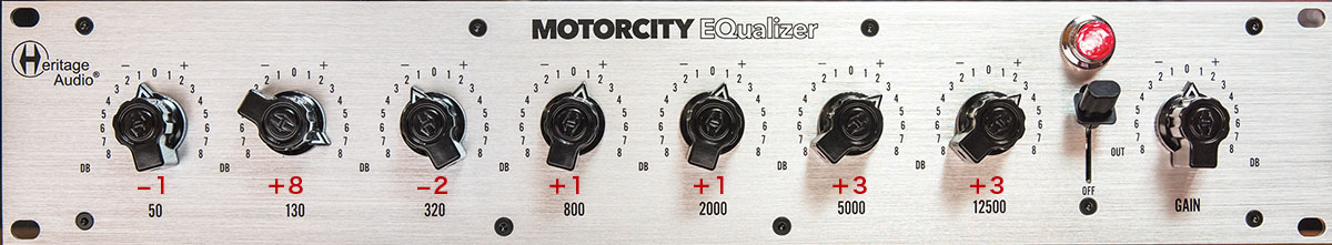 130Hzを大きく持ち上げることで、アコギの低音が持つグルーブ感を出す。その分320Hzを切ることで、低域の膨張を防いでいる